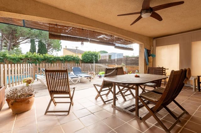 4 makuuhuone Huvila myytävänä paikassa Calella de Palafrugell, Palafrugell mukana uima-altaan 
autotalli - 1 100 000 € (Ref: 9574893)