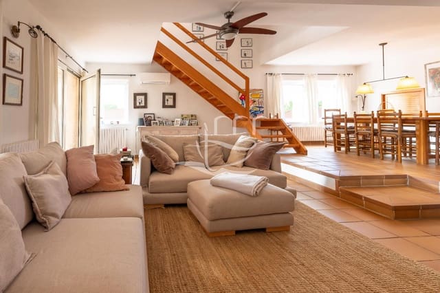 4 makuuhuone Huvila myytävänä paikassa Calella de Palafrugell, Palafrugell mukana uima-altaan 
autotalli - 1 100 000 € (Ref: 9574893)