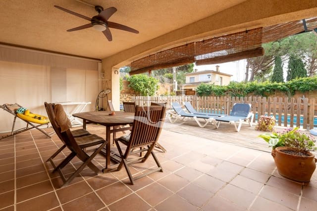 4 makuuhuone Huvila myytävänä paikassa Calella de Palafrugell, Palafrugell mukana uima-altaan 
autotalli - 1 100 000 € (Ref: 9574893)