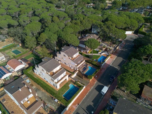 4 makuuhuone Huvila myytävänä paikassa Calella de Palafrugell, Palafrugell mukana uima-altaan 
autotalli - 1 100 000 € (Ref: 9574893)