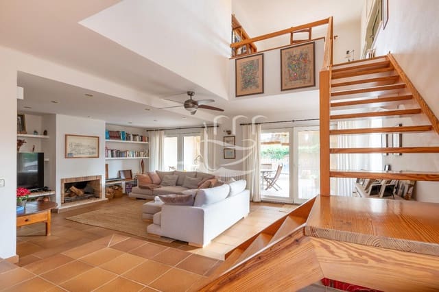 4 bedroom Villa for sale in Calella de Palafrugell, Palafrugell with pool garage - € 1,100,000 (Ref: 9574893)