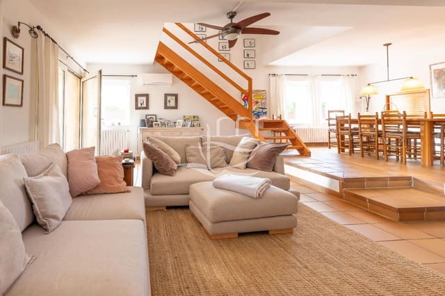 4 bedroom Villa for sale in Calella de Palafrugell, Palafrugell with pool garage - € 1,100,000 (Ref: 9574893)