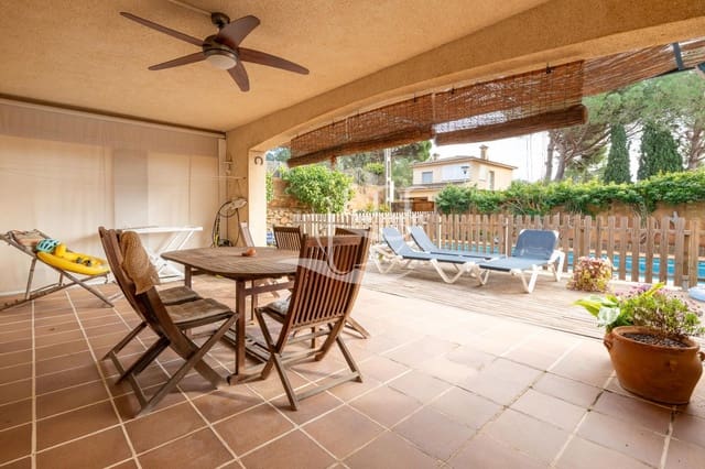 4 bedroom Villa for sale in Calella de Palafrugell, Palafrugell with pool garage - € 1,100,000 (Ref: 9574893)