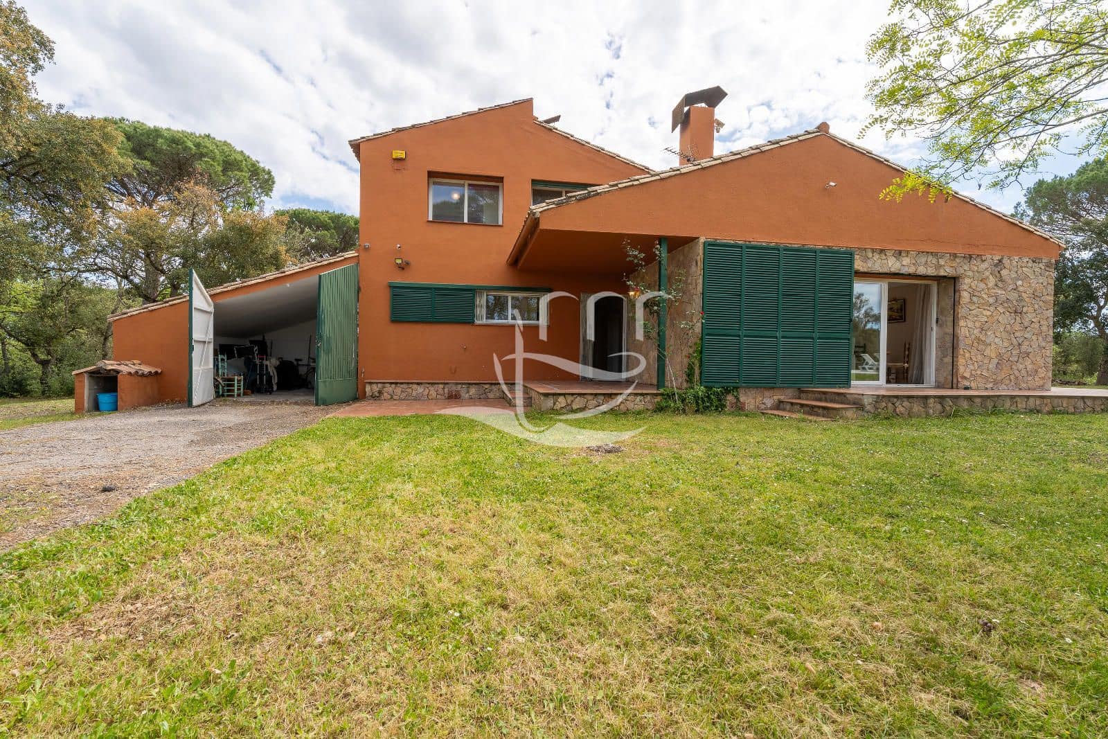 6 Zimmer Villa zu verkaufen in Llagostera mit Pool Garage - 780.000 € (Ref: 9810359)