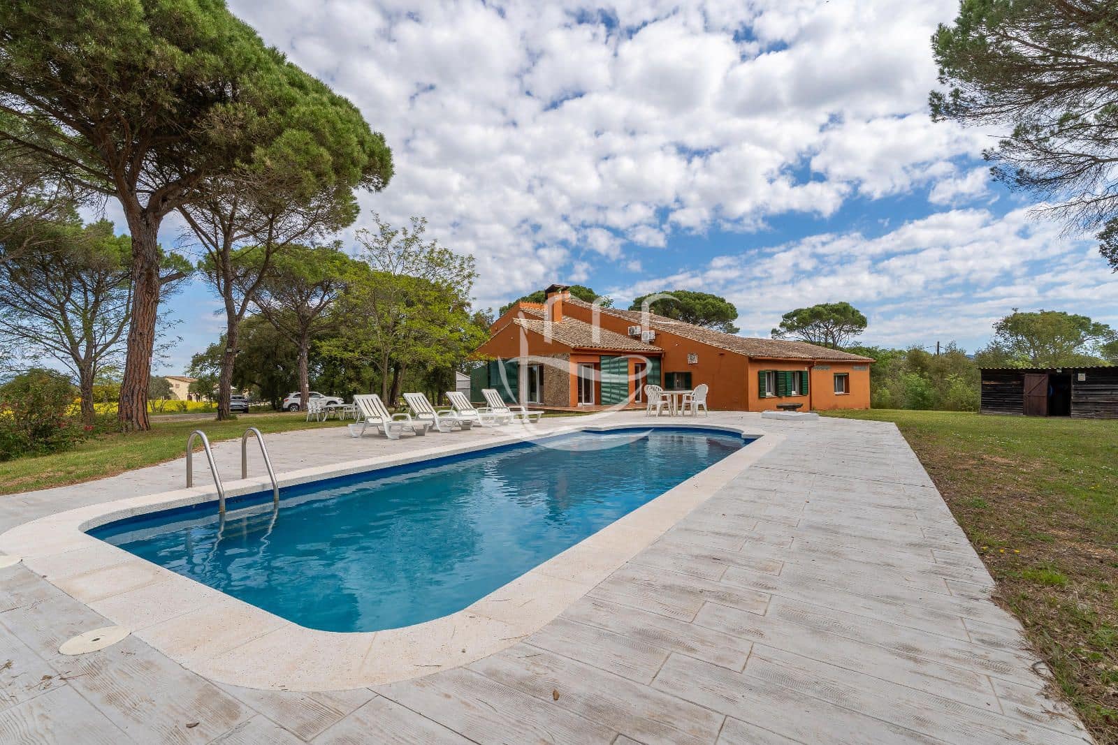 6 Zimmer Villa zu verkaufen in Llagostera mit Pool Garage - 780.000 € (Ref: 9810359)