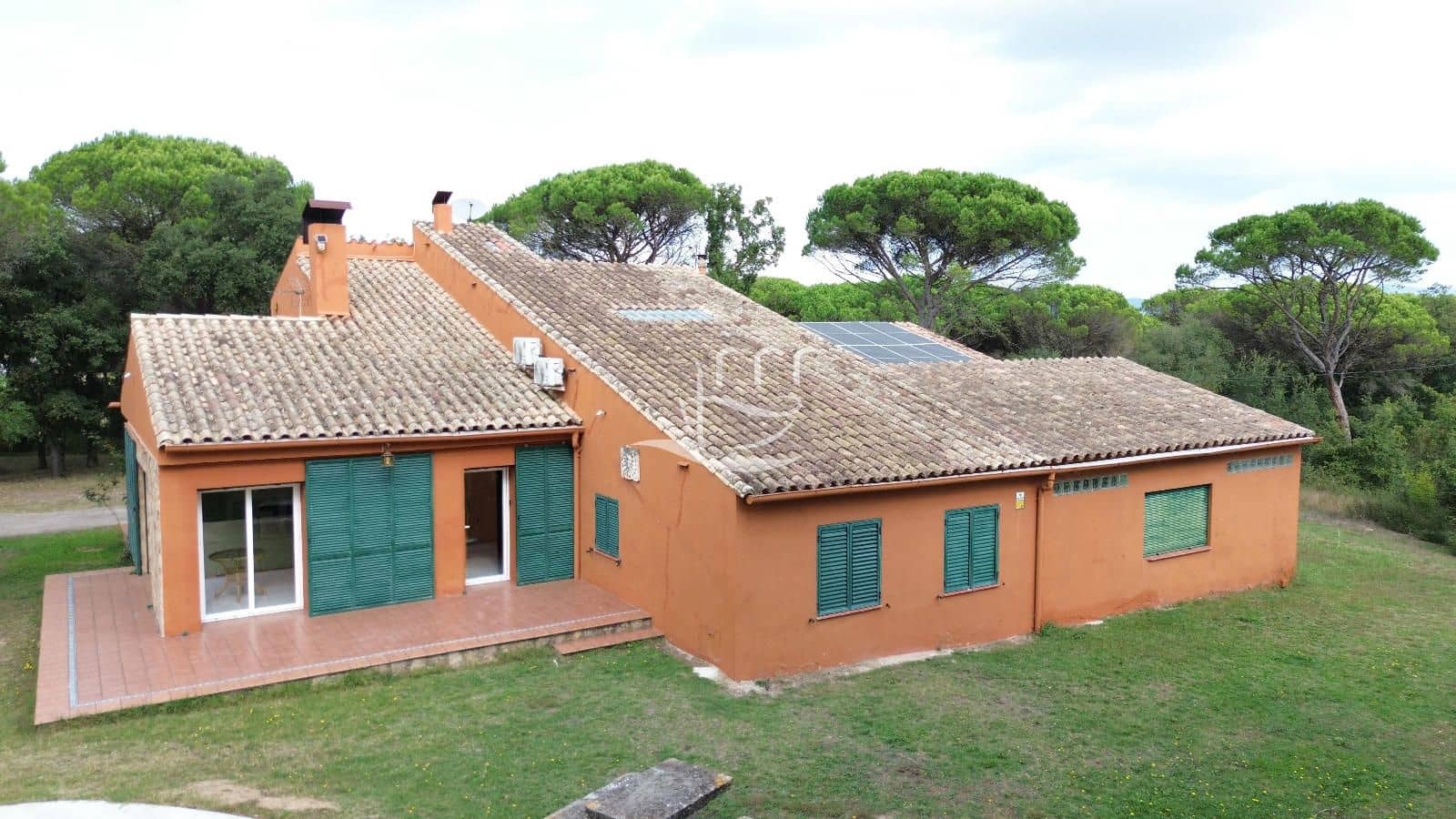 6 Zimmer Villa zu verkaufen in Llagostera mit Pool Garage - 780.000 € (Ref: 9810359)