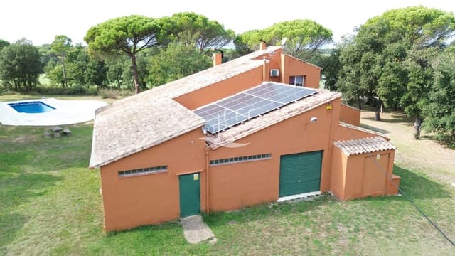6 Zimmer Villa zu verkaufen in Llagostera mit Pool Garage - 780.000 € (Ref: 9810359)
