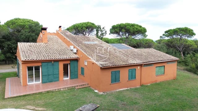 6 Zimmer Villa zu verkaufen in Llagostera mit Pool Garage - 780.000 € (Ref: 9810359)