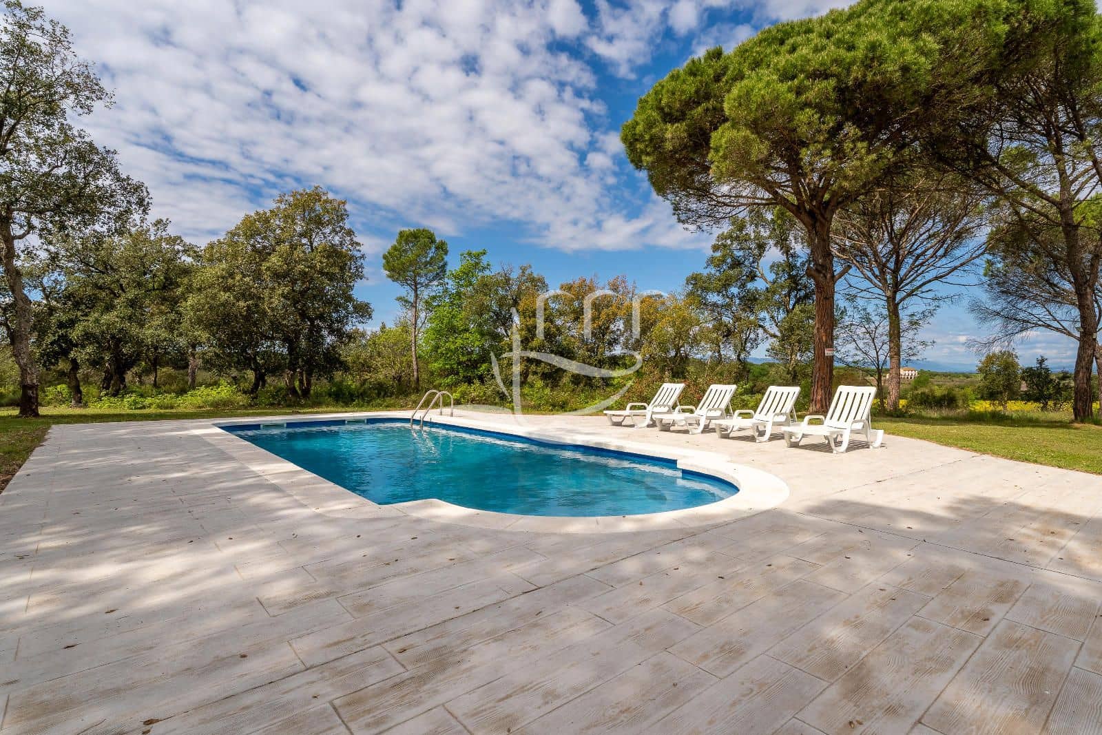 6 Zimmer Villa zu verkaufen in Llagostera mit Pool Garage - 780.000 € (Ref: 9810359)