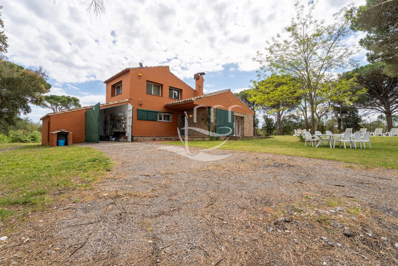 6 Zimmer Villa zu verkaufen in Llagostera mit Pool Garage - 780.000 € (Ref: 9810359)