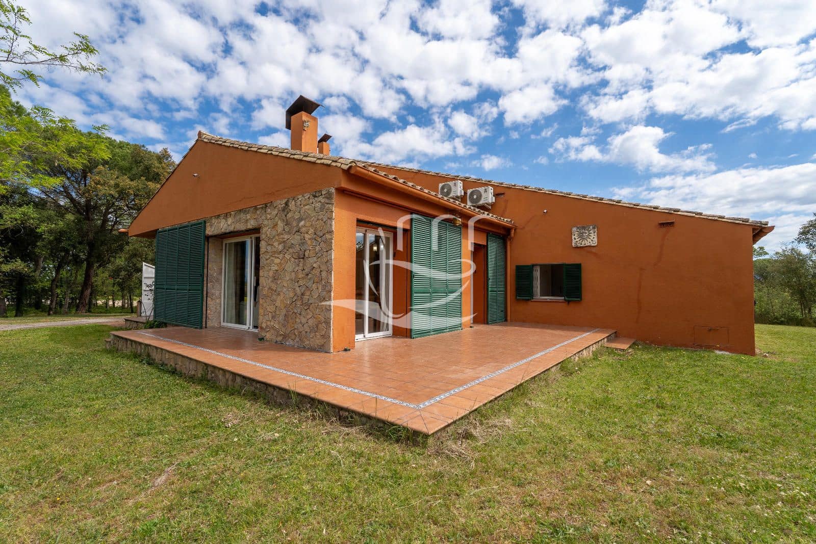 6 Zimmer Villa zu verkaufen in Llagostera mit Pool Garage - 780.000 € (Ref: 9810359)