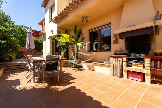 3 sypialnia Willa na sprzedaż w Palafrugell z basenem garażem - 625 000 € (Ref: 9909019)