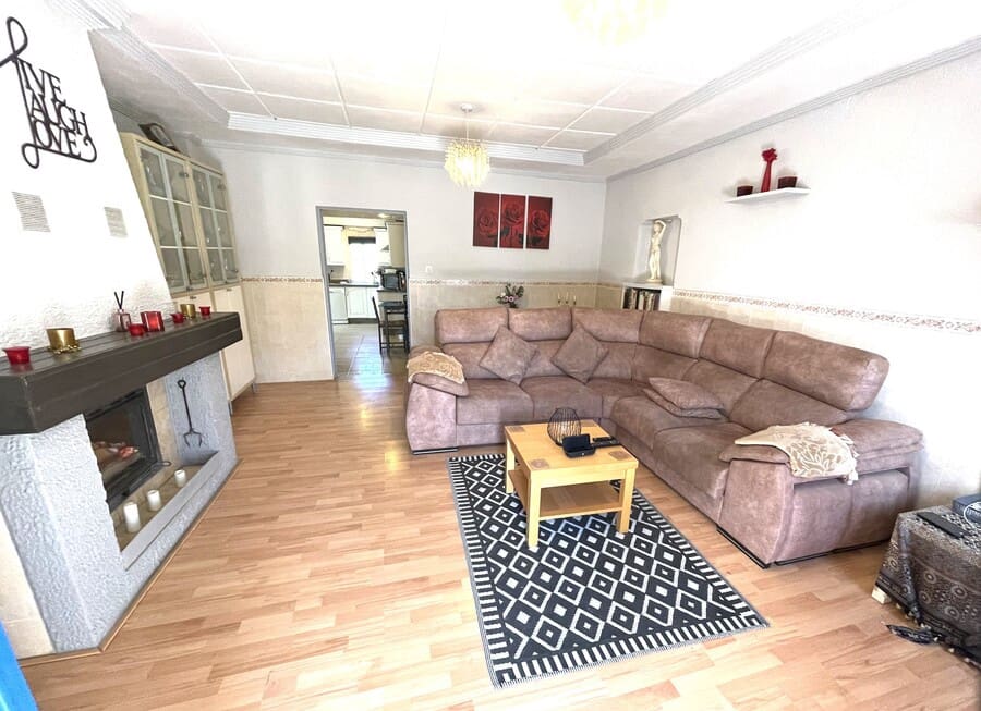 3 chambre Finca/Maison de Campagne à vendre à Bonares avec piscine garage - 168 000 € (Ref: 10177585)