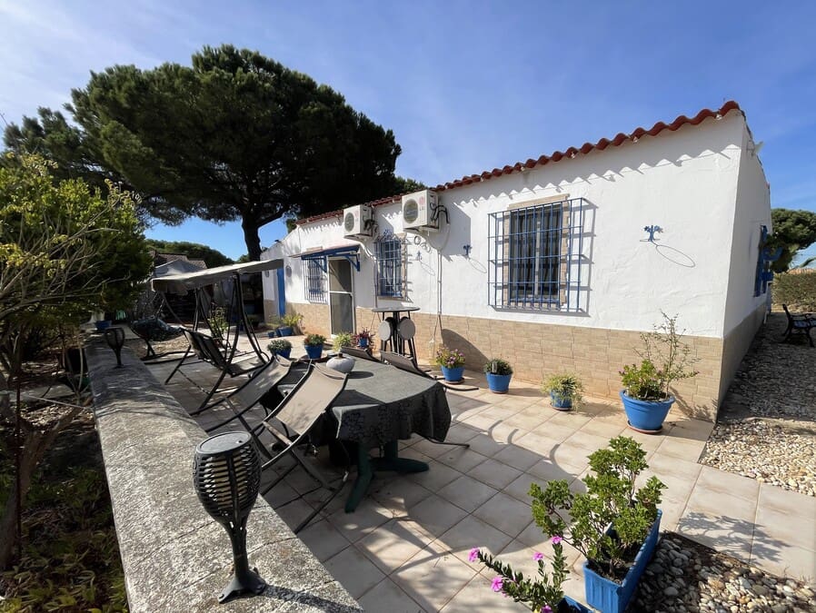 3 chambre Finca/Maison de Campagne à vendre à Bonares avec piscine garage - 168 000 € (Ref: 10177585)