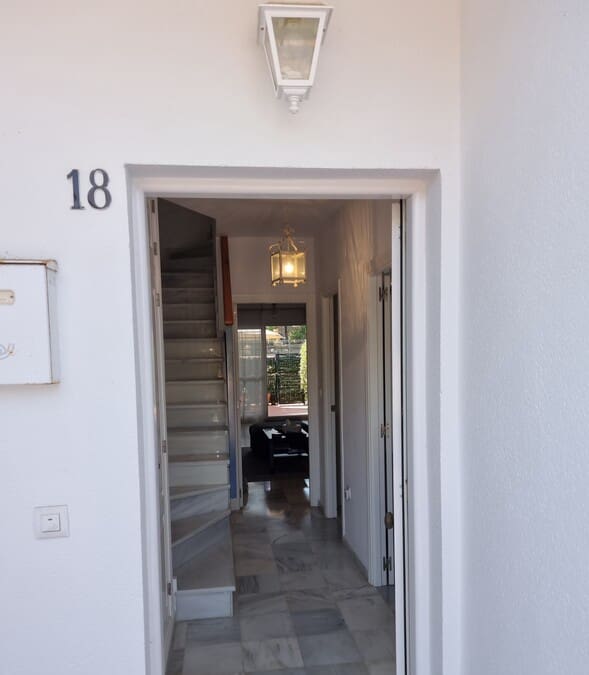 3 sypialnia Dom na sprzedaż w Nuevo Portil z basenem garażem - 259 000 € (Ref: 4972565)