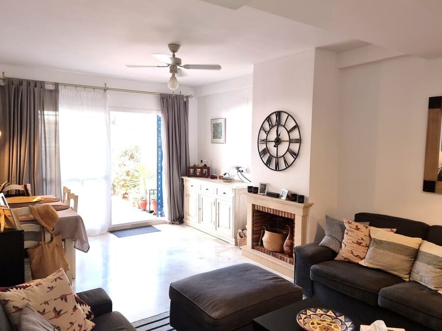 3 sypialnia Dom na sprzedaż w Nuevo Portil z basenem garażem - 259 000 € (Ref: 4972565)