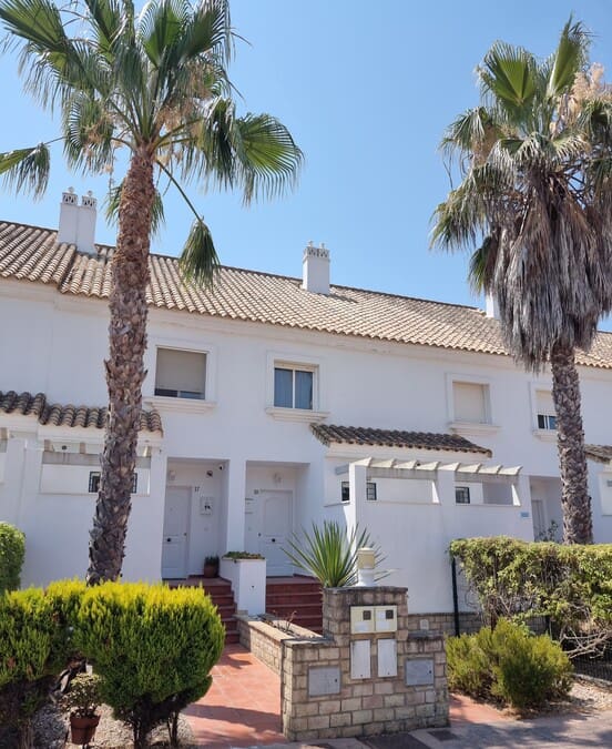 3 sypialnia Dom na sprzedaż w Nuevo Portil z basenem garażem - 259 000 € (Ref: 4972565)