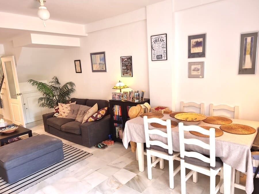 3 sypialnia Dom na sprzedaż w Nuevo Portil z basenem garażem - 259 000 € (Ref: 4972565)