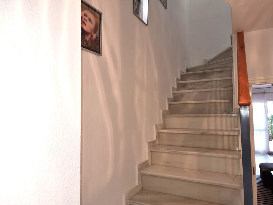 3 sypialnia Dom na sprzedaż w Nuevo Portil z basenem garażem - 259 000 € (Ref: 4972565)