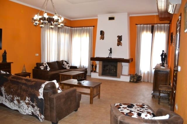 Finca/Casa Rural de 4 habitaciones en Lucena del Puerto en venta con piscina garaje - 295.000 € (Ref: 5189077)