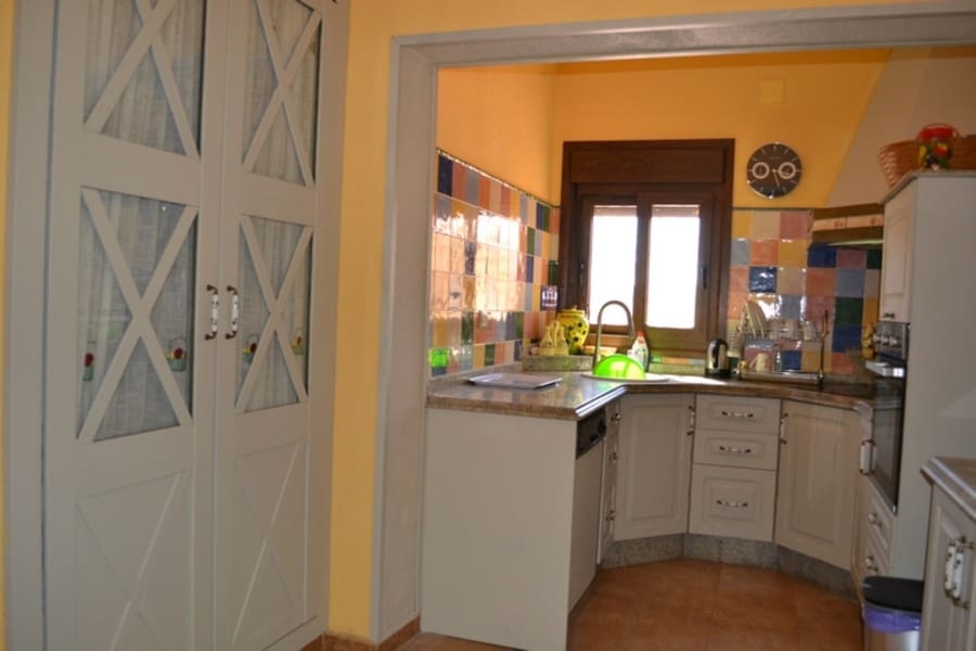 4 makuuhuone Maalaistalo myytävänä paikassa Lucena del Puerto mukana uima-altaan 
autotalli - 295 000 € (Ref: 5189077)