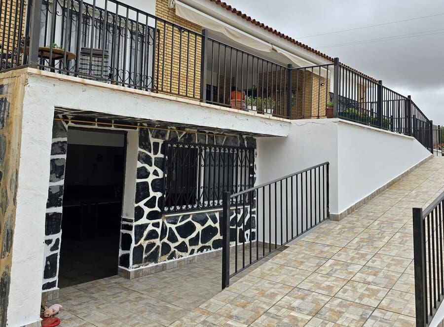 7 makuuhuone Maalaistalo myytävänä paikassa Niebla mukana uima-altaan 
autotalli - 345 000 € (Ref: 8580813)