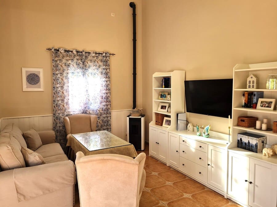 2 slaapkamer Finca/Landhuis te koop in Hinojos met zwembad garage - € 185.000 (Ref: 9678132)