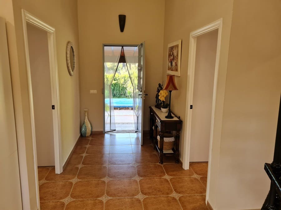 2 bedroom Finca/Country House for sale in Hinojos with pool garage - € 185,000 (Ref: 9678132)