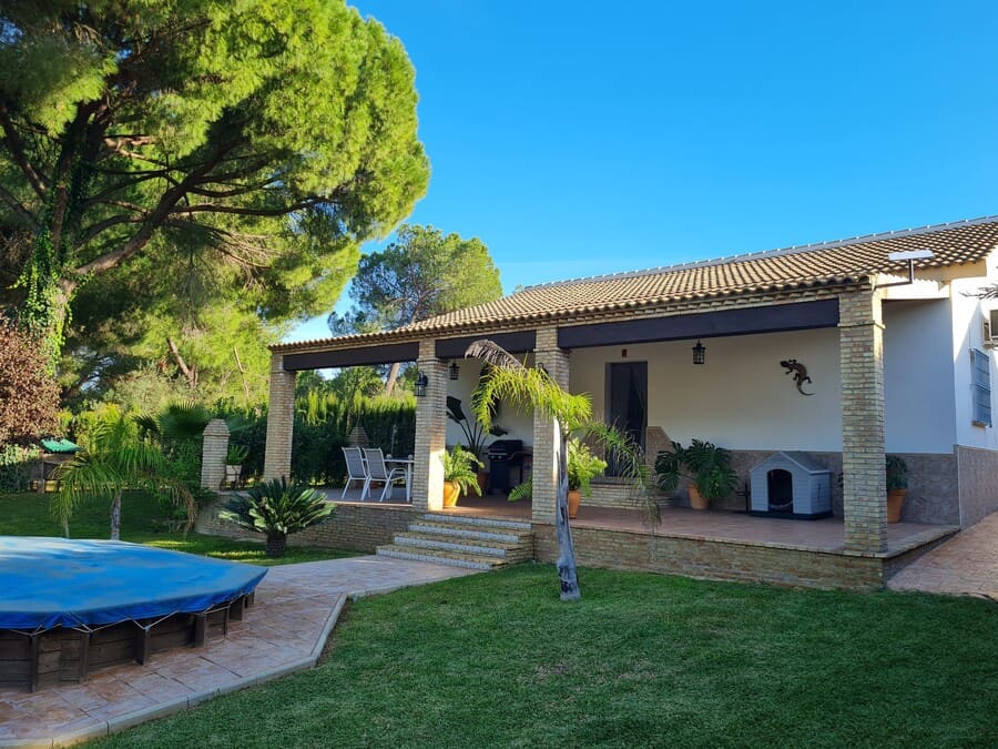 2 bedroom Finca/Country House for sale in Hinojos with pool garage - € 185,000 (Ref: 9678132)