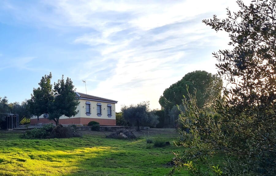 3 bedroom Finca/Country House for sale in Hinojos with garage - € 137,000 (Ref: 9678133)