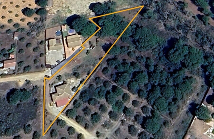 3 bedroom Finca/Country House for sale in Hinojos with garage - € 137,000 (Ref: 9678133)