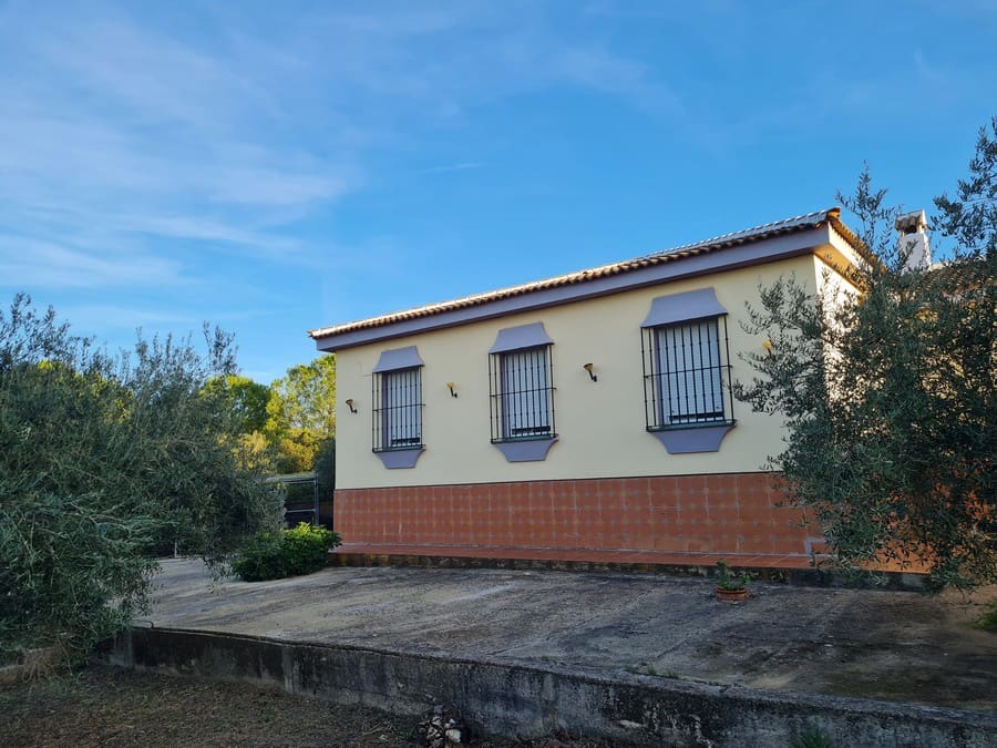 3 bedroom Finca/Country House for sale in Hinojos with garage - € 137,000 (Ref: 9678133)