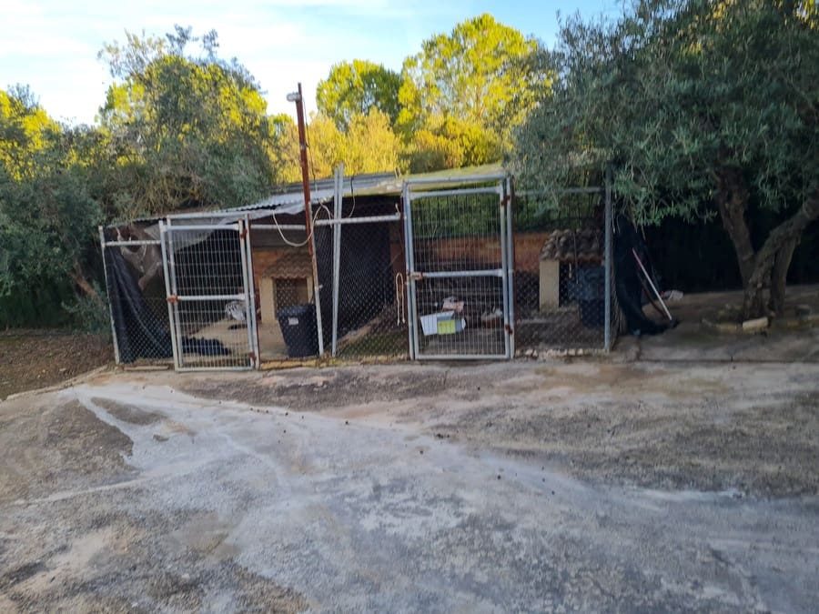 3 bedroom Finca/Country House for sale in Hinojos with garage - € 137,000 (Ref: 9678133)