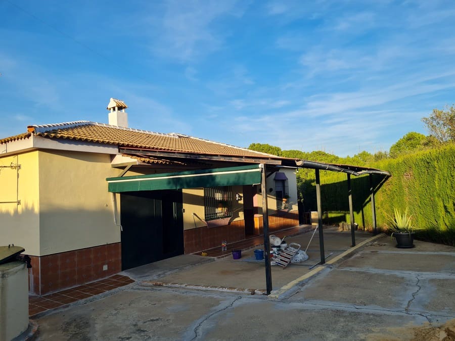 3 bedroom Finca/Country House for sale in Hinojos with garage - € 137,000 (Ref: 9678133)