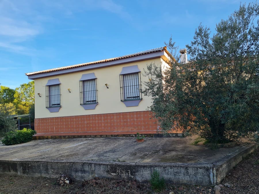 3 bedroom Finca/Country House for sale in Hinojos with garage - € 137,000 (Ref: 9678133)
