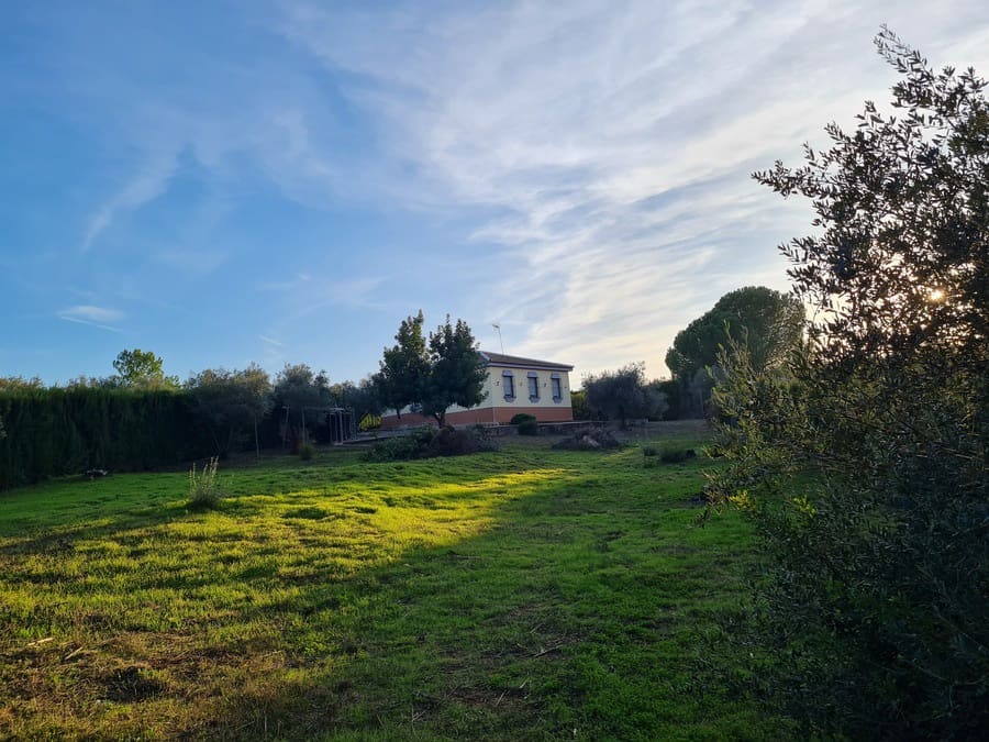 3 bedroom Finca/Country House for sale in Hinojos with garage - € 137,000 (Ref: 9678133)