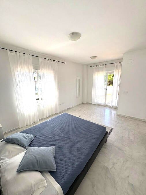 3 bedroom Villa for sale in Nuevo Portil with pool garage - € 498,500 (Ref: 9678134)