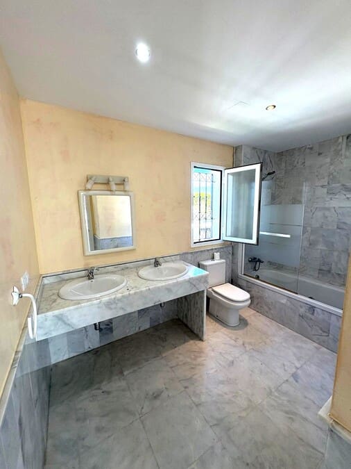 3 bedroom Villa for sale in Nuevo Portil with pool garage - € 498,500 (Ref: 9678134)