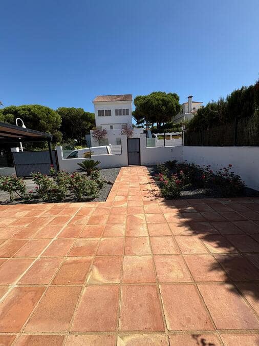 3 bedroom Villa for sale in Nuevo Portil with pool garage - € 498,500 (Ref: 9678134)