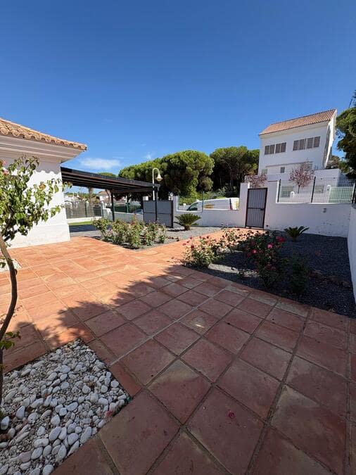 3 bedroom Villa for sale in Nuevo Portil with pool garage - € 498,500 (Ref: 9678134)