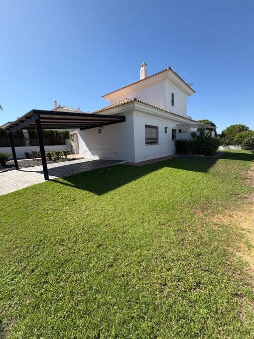 3 bedroom Villa for sale in Nuevo Portil with pool garage - € 498,500 (Ref: 9678134)