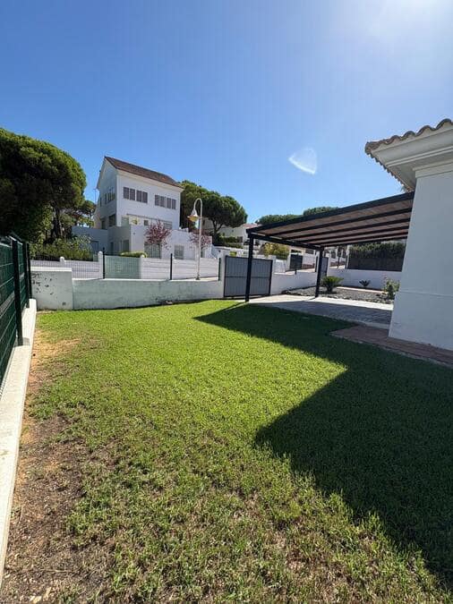 3 bedroom Villa for sale in Nuevo Portil with pool garage - € 498,500 (Ref: 9678134)