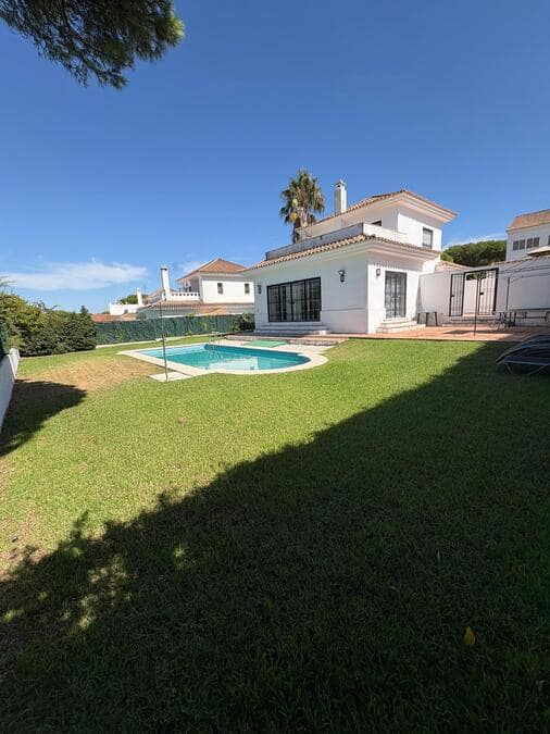3 bedroom Villa for sale in Nuevo Portil with pool garage - € 498,500 (Ref: 9678134)