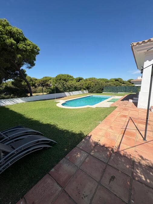 3 bedroom Villa for sale in Nuevo Portil with pool garage - € 498,500 (Ref: 9678134)