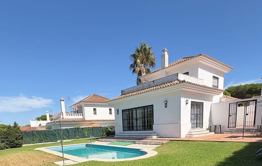 3 bedroom Villa for sale in Nuevo Portil with pool garage - € 498,500 (Ref: 9678134)