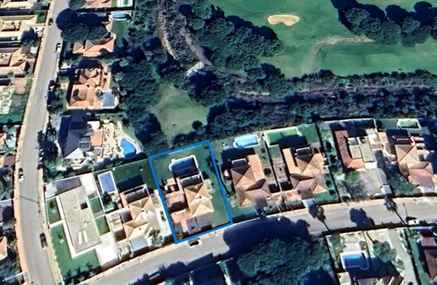 3 bedroom Villa for sale in Nuevo Portil with pool garage - € 498,500 (Ref: 9678134)