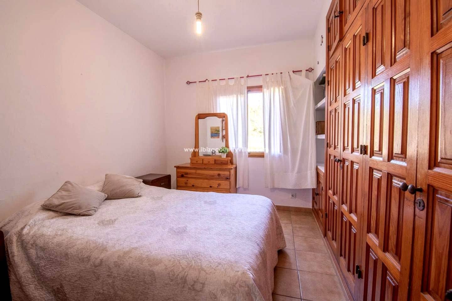 4 soveværelse Villa til salg i Ibiza by med swimmingpool garage - € 2.300.000 (Ref: 10120867)
