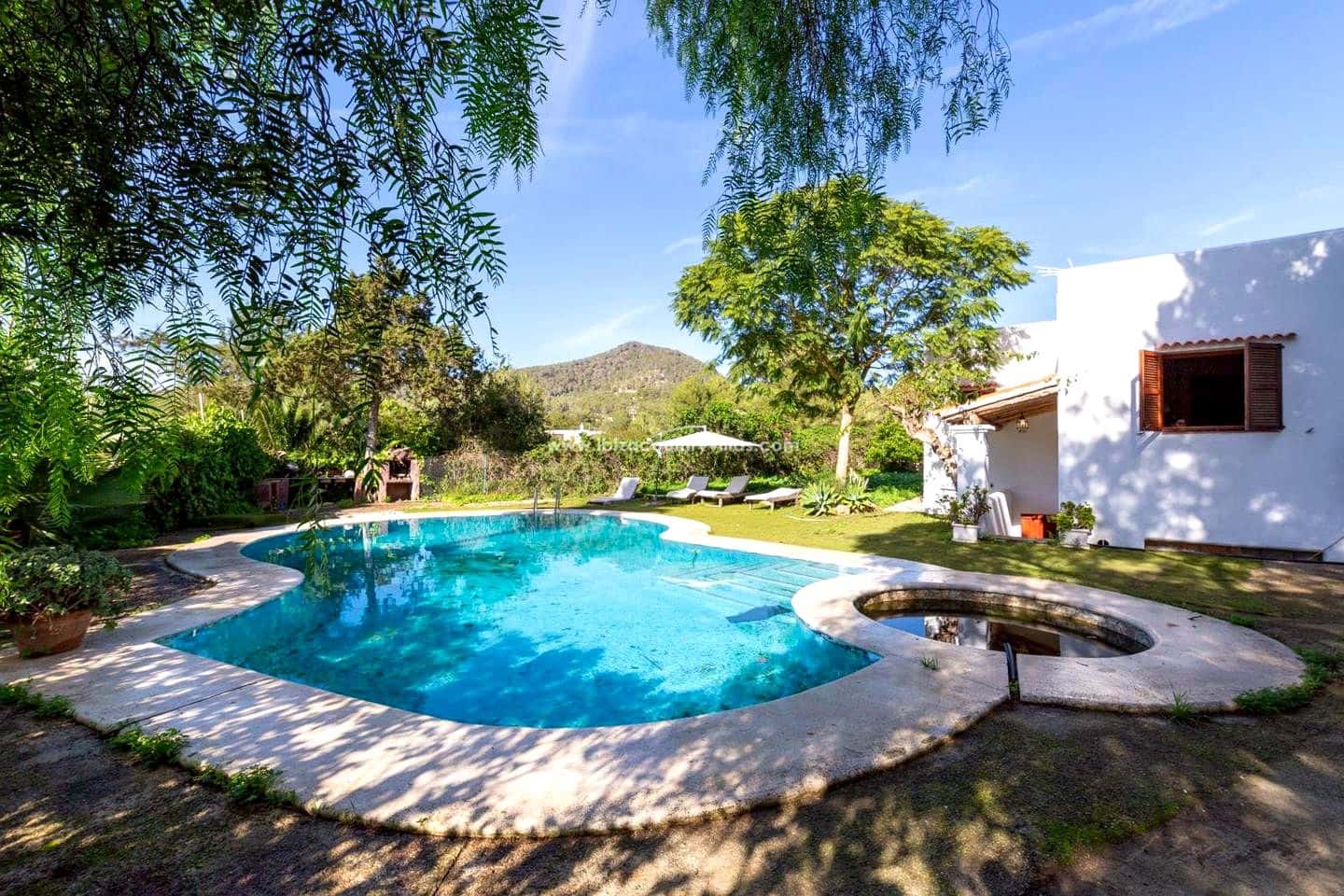 4 soveværelse Villa til salg i Ibiza by med swimmingpool garage - € 2.300.000 (Ref: 10120867)