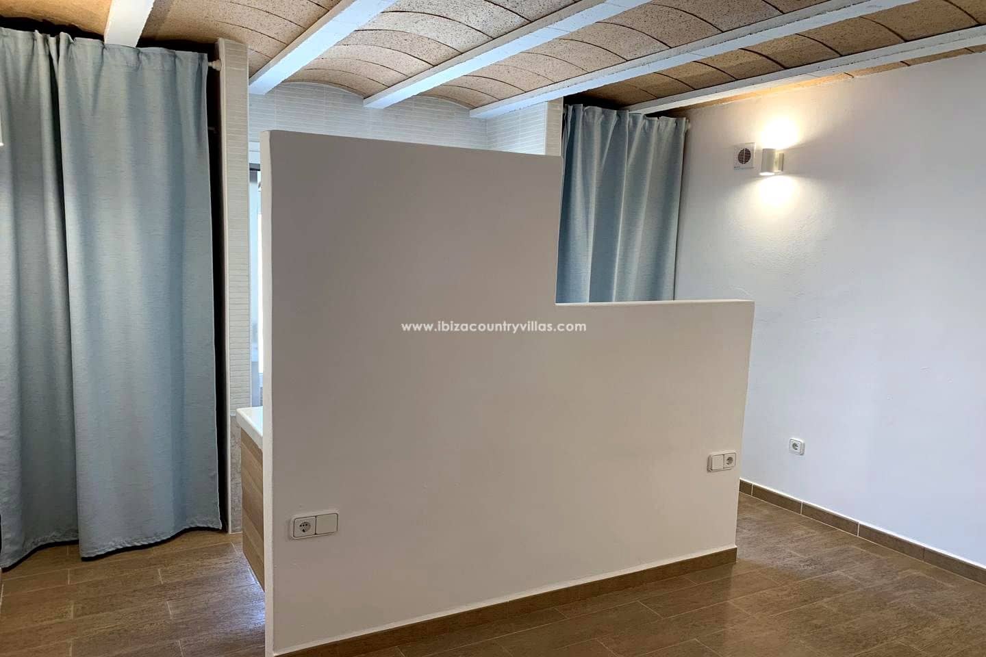 5 slaapkamer Villa te koop in Sant Antoni de Portmany met zwembad garage - € 2.950.000 (Ref: 10147993)