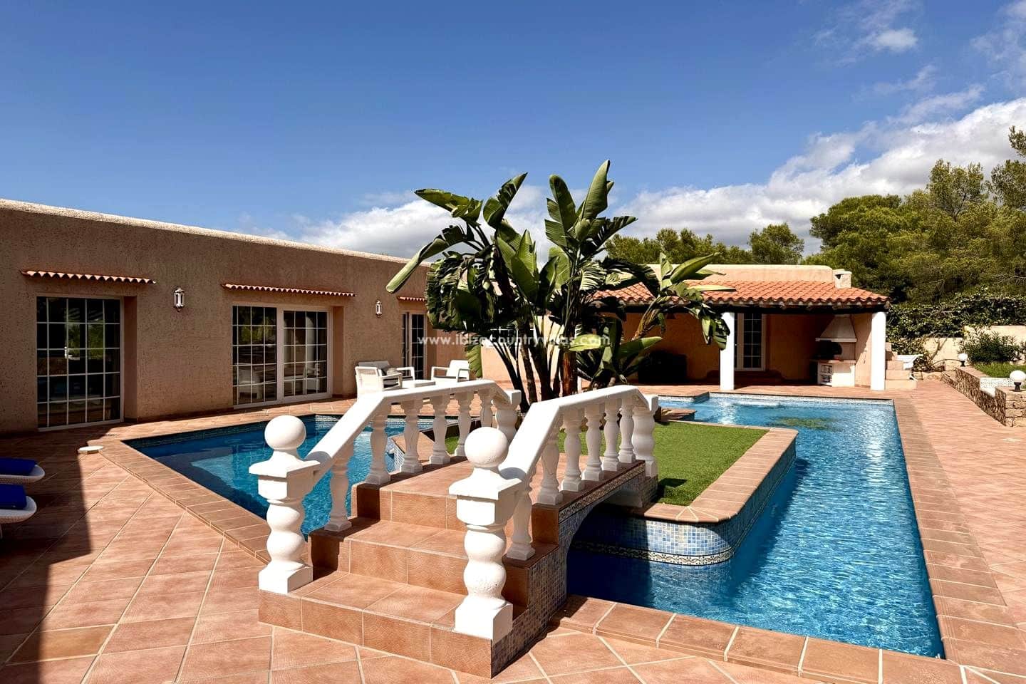 5 slaapkamer Villa te koop in Sant Antoni de Portmany met zwembad garage - € 2.950.000 (Ref: 10147993)